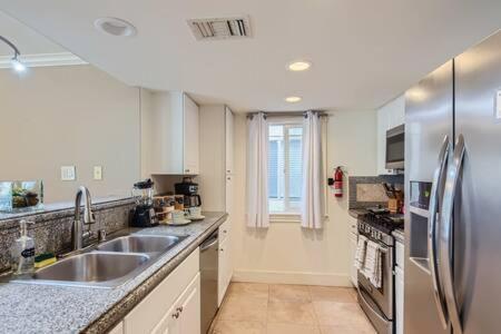 Awesome 3Br 2Bth 1 Block To Beach C2 Newport Beach Dış mekan fotoğraf